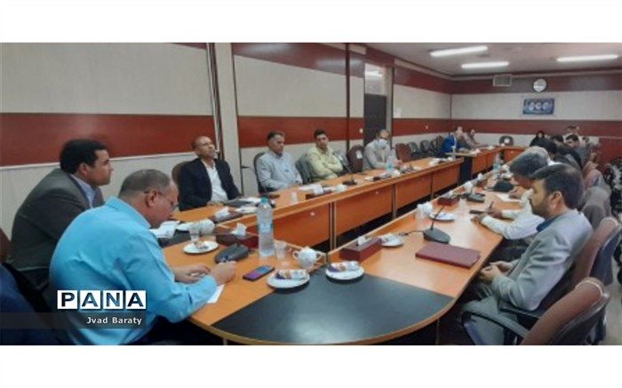 پیشرفت مادی و معنوی کشور نیازمند دو عنصر علم و تولید است