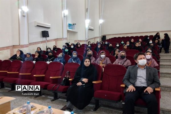 تجلیل از برگزیدگان مرحله استانی هشتمین دوره جشنواره نوجوان خوارزمی در سیستان و بلوچستان