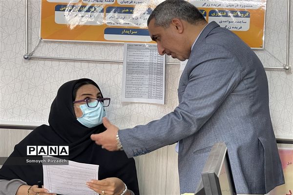 بازدید، نقد و بررسی اوراق امتحانی در مدارس ناحیه یک اهواز