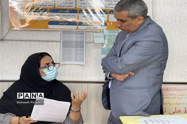 بازدید، نقد و بررسی اوراق امتحانی در مدارس ناحیه یک اهواز