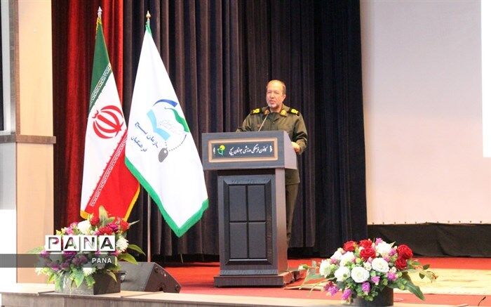 معلمان نماد عزت و غیرت یک جامعه هستند