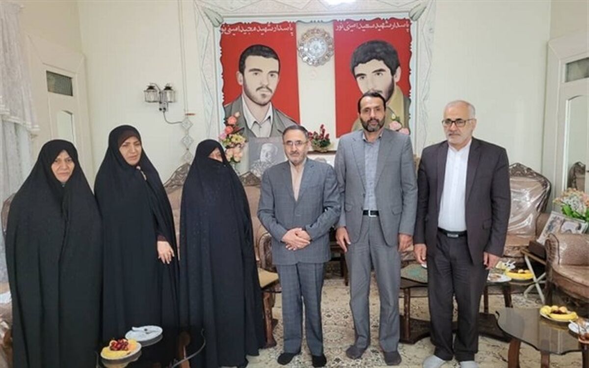 دیدار معاون حقوقی و امور مجلس وزارت آموزش و پرورش با مادر شهدای امینی نور
