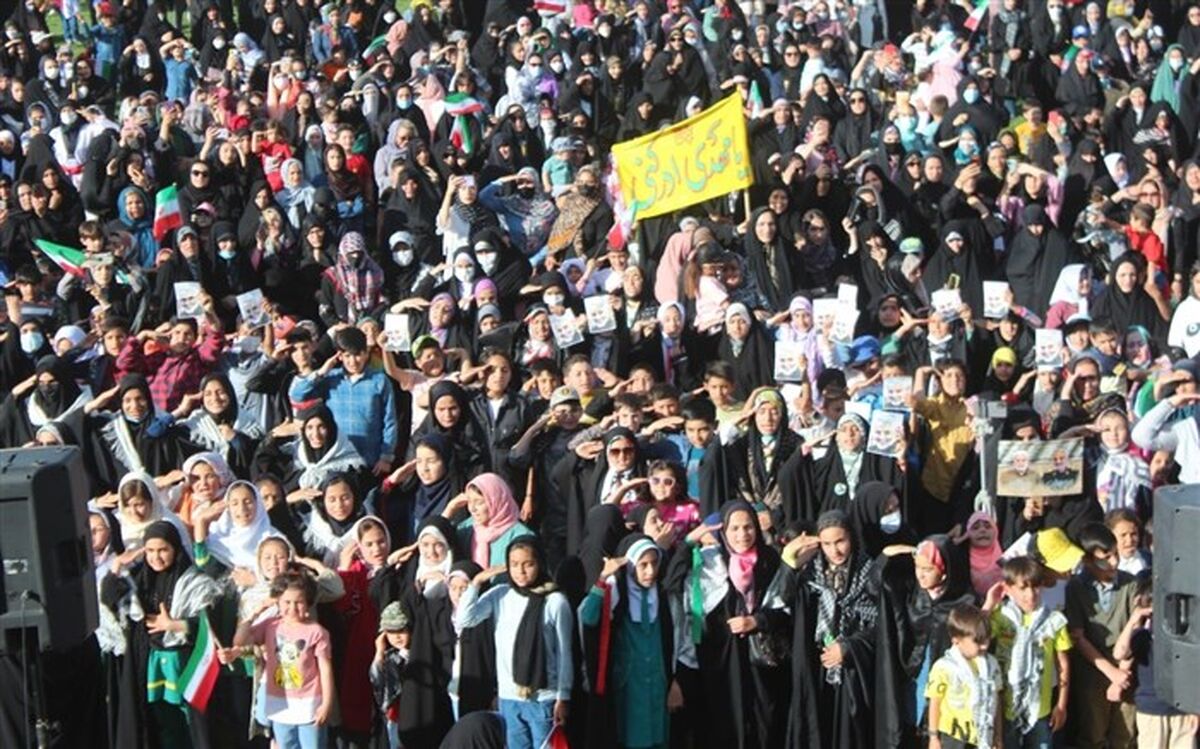 دهه نودی‌های خلخال سرود سلام فرمانده را اجرا کردند