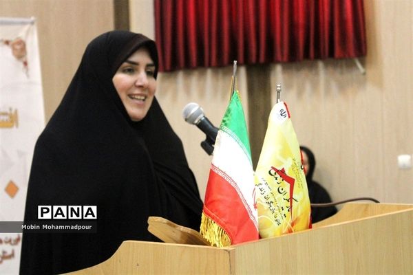 مراسم تجلیل از فعالان برنامه کنترل و کاهش آسیب‌های اجتماعی (طلاق) در تبریز