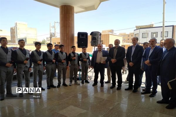 بهره‌برداری از مدرسه خیرساز با حضور وزیر آموزش و پرورش در شاهین‌شهر