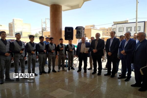 بهره‌برداری از مدرسه خیرساز با حضور وزیر آموزش و پرورش در شاهین‌شهر
