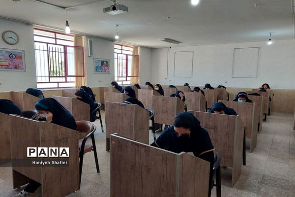 برگزاری آزمون مدارس استعدادهای درخشان در ناحیه یک شیراز