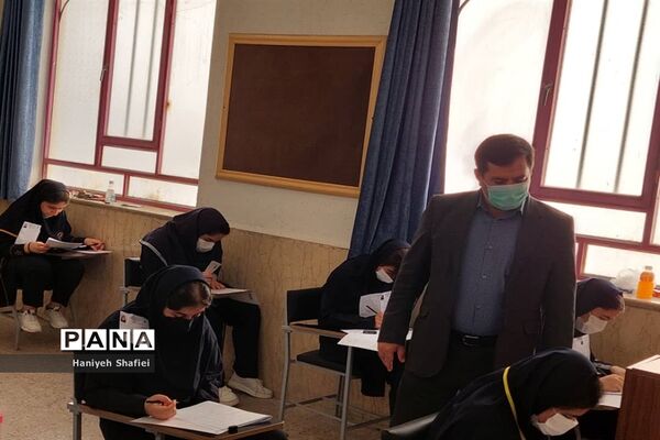 برگزاری آزمون مدارس استعدادهای درخشان در ناحیه یک شیراز