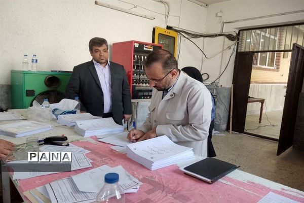 بازدید مدیرکل آموزش و پرورش قم از حوزه‌های امتحان ورودی تیزهوشان