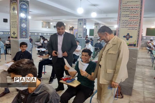 بازدید مدیرکل آموزش و پرورش قم از حوزه‌های امتحان ورودی تیزهوشان