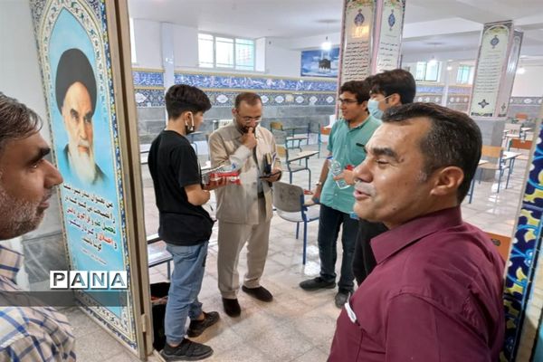 بازدید مدیرکل آموزش و پرورش قم از حوزه‌های امتحان ورودی تیزهوشان