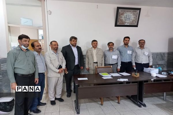 بازدید مدیرکل آموزش و پرورش قم از حوزه‌های امتحان ورودی تیزهوشان