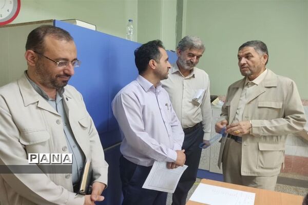 بازدید مدیرکل آموزش و پرورش قم از حوزه‌های امتحان ورودی تیزهوشان