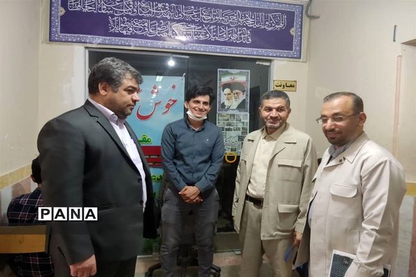 بازدید مدیرکل آموزش و پرورش قم از حوزه‌های امتحان ورودی تیزهوشان