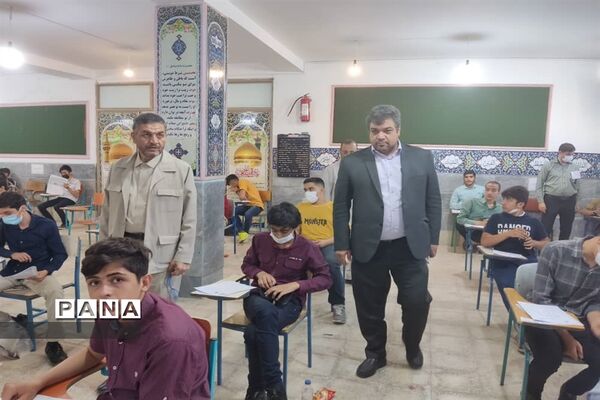 بازدید مدیرکل آموزش و پرورش قم از حوزه‌های امتحان ورودی تیزهوشان