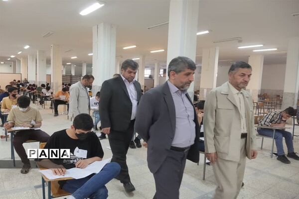 بازدید مدیرکل آموزش و پرورش قم از حوزه‌های امتحان ورودی تیزهوشان