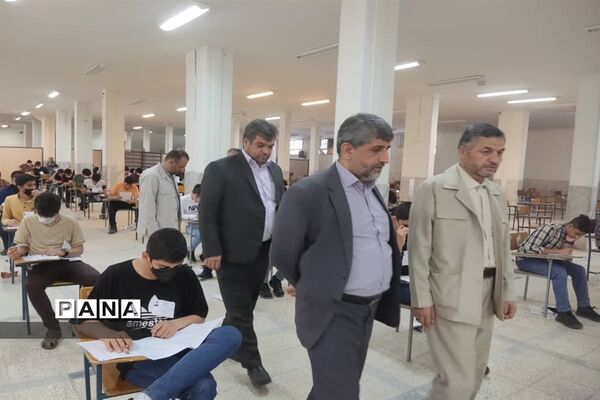 بازدید مدیرکل آموزش و پرورش قم از حوزه‌های امتحان ورودی تیزهوشان