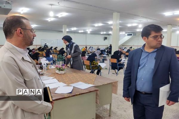 بازدید مدیرکل آموزش و پرورش قم از حوزه‌های امتحان ورودی تیزهوشان