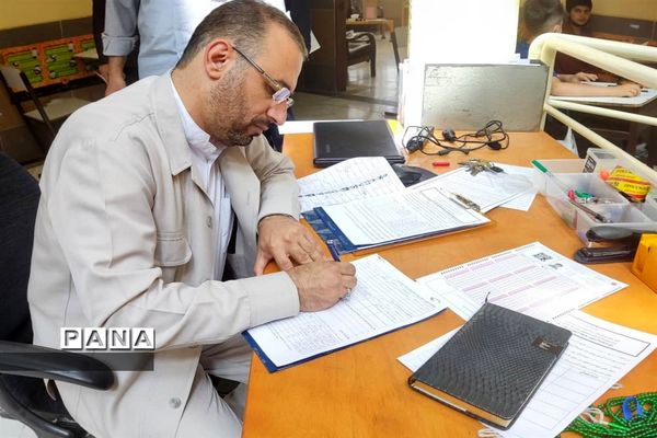 بازدید مدیرکل آموزش و پرورش قم از حوزه‌های امتحان ورودی تیزهوشان