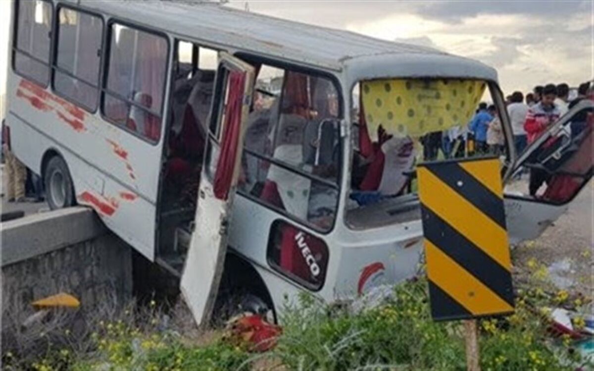 سانحه رانندگی برای مینی‌بوس حامل دانشجویان در جوانرود؛ ۶ نفر مصدوم شدند