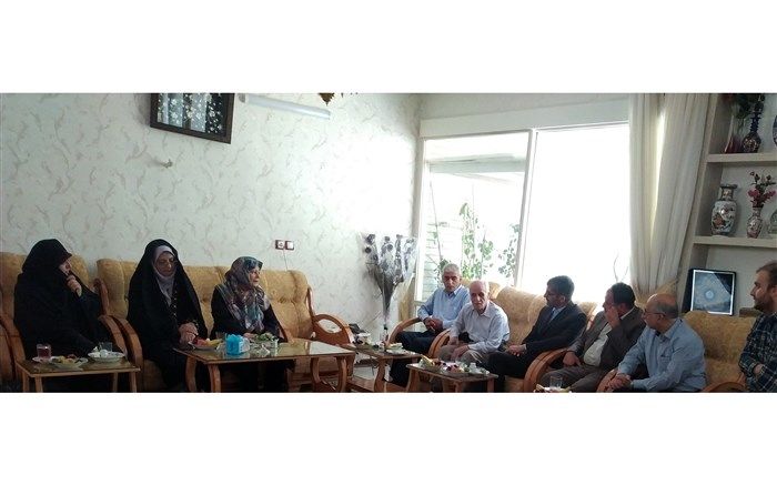 دیدار مدیر سازمان دانش‌آموزی استان اصفهان با خانواده شهیدجاوید الاثر شهید  محمد نساجی/فیلم