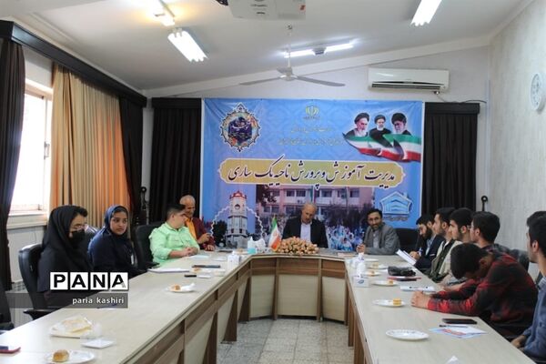 دیدار اعضای سازمان دانش‌آموزی ناحیه یک ساری با مدیر آموزش و پرورش