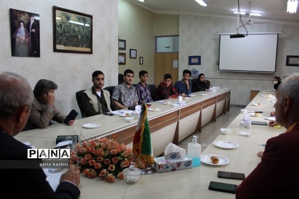 دیدار اعضای سازمان دانش‌آموزی ناحیه یک ساری با مدیر آموزش و پرورش