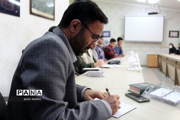 دیدار اعضای سازمان دانش‌آموزی ناحیه یک ساری با مدیر آموزش و پرورش