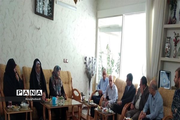 دیدار مدیر سازمان دانش‌آموزی استان اصفهان با خانواده شهید محمد نساجی