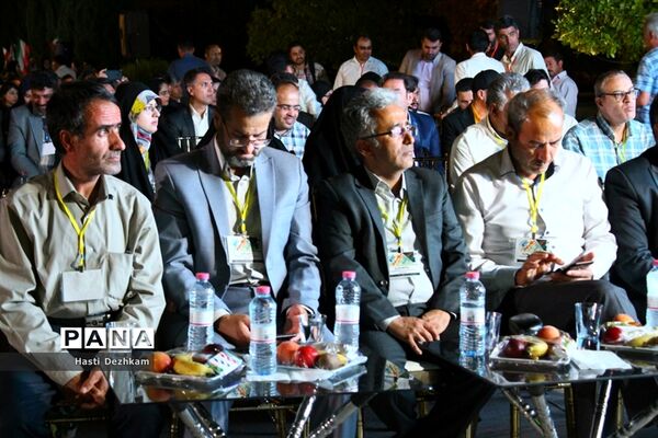 اجرای اختتامیه دومین جشنواره فرهنگی هنری معلمان هنرمند سراسر کشور