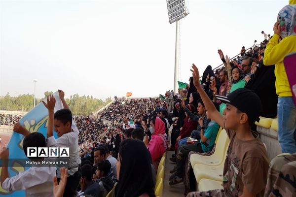 اجرای همگانی سرود سلام فرمانده در زاهدان