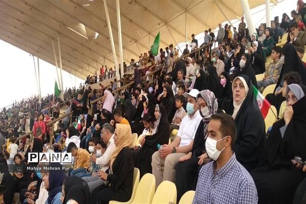 اجرای همگانی سرود سلام فرمانده در زاهدان