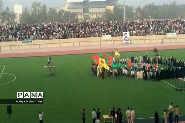 اجرای همگانی سرود سلام فرمانده در زاهدان