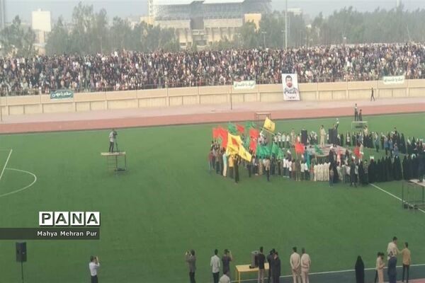 اجرای همگانی سرود سلام فرمانده در زاهدان