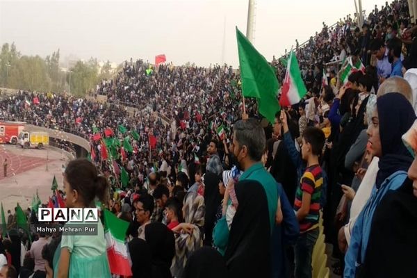 اجرای همگانی سرود سلام فرمانده در زاهدان