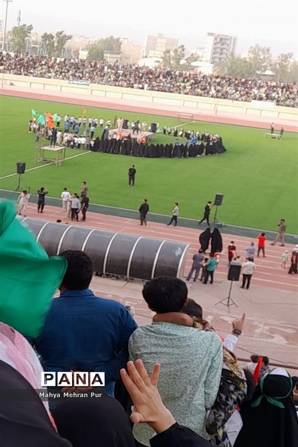 اجرای همگانی سرود سلام فرمانده در زاهدان