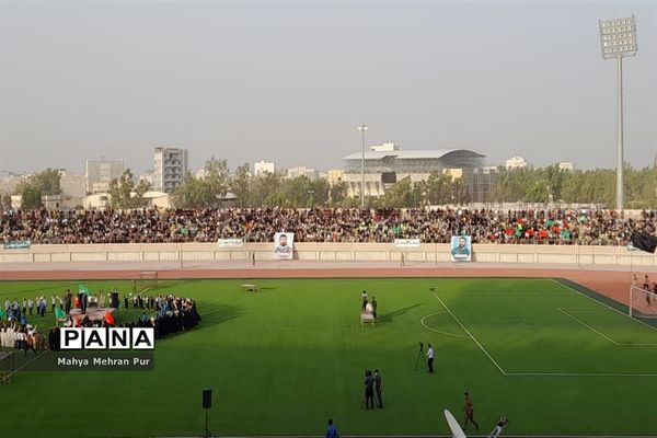 اجرای همگانی سرود سلام فرمانده در زاهدان