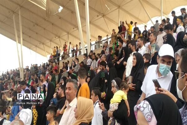 اجرای همگانی سرود سلام فرمانده در زاهدان
