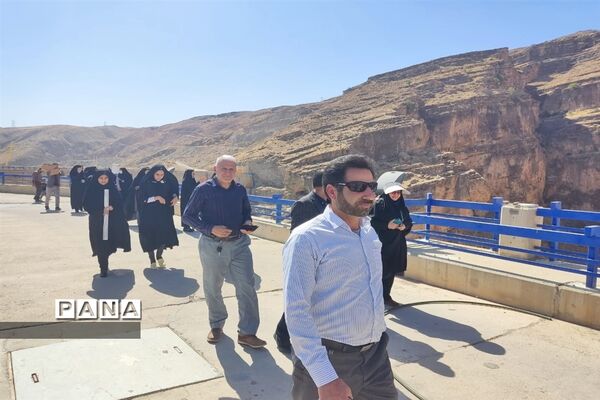 بازدید فرهنگیان شهرستان بدره از سد سیمره