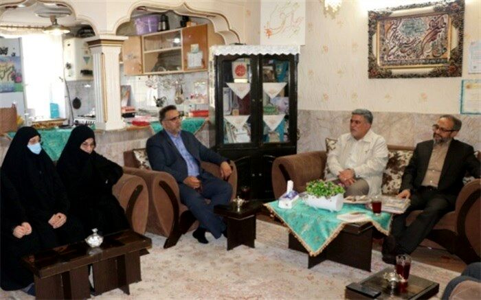 شهدا بهترین الگو برای جوانان هستند