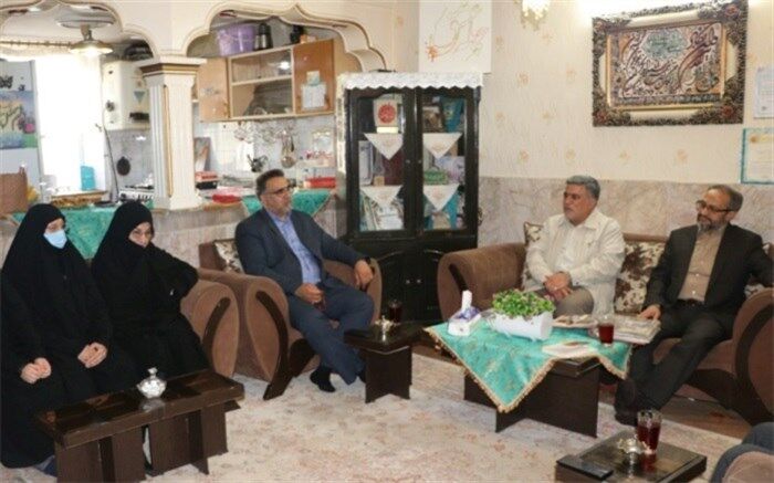 شهدا بهترین الگو برای جوانان هستند