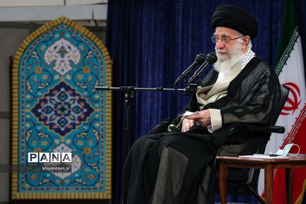 دیدار دست‌اندرکاران کنگره ملی شهدای عشایر با مقام معظم رهبری