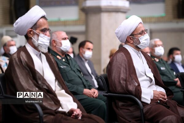 دیدار دست‌اندرکاران کنگره ملی شهدای عشایر با مقام معظم رهبری