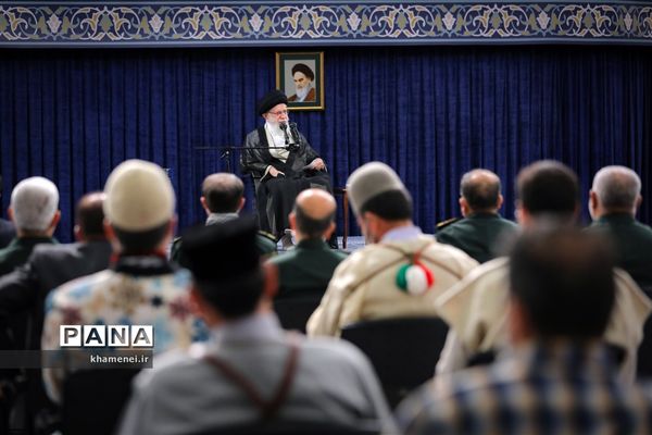 دیدار دست‌اندرکاران کنگره ملی شهدای عشایر با مقام معظم رهبری