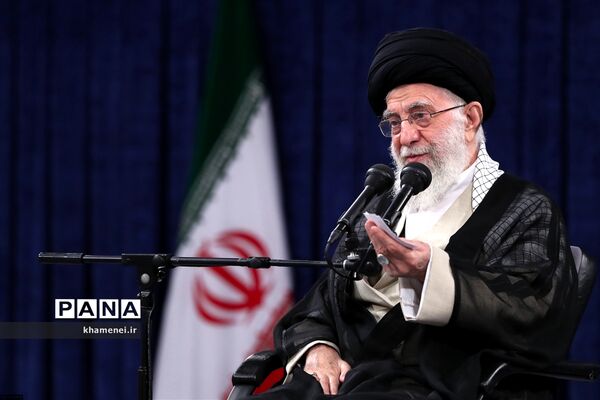 دیدار دست‌اندرکاران کنگره ملی شهدای عشایر با مقام معظم رهبری