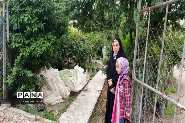 بازدید هنرجویان از گلخانه به‌مناسبت هفته جهاد کشاورزی در محمود‌آباد