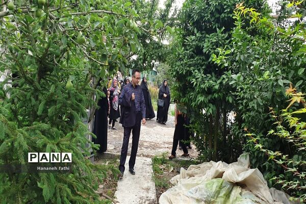 بازدید هنرجویان از گلخانه به‌مناسبت هفته جهاد کشاورزی در محمود‌آباد