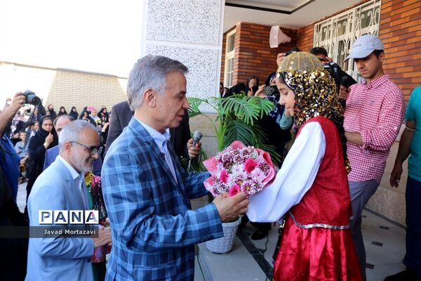 آیین افتتاح مدرسه 12 کلاسه مهر عظام در شهرستان مرند
