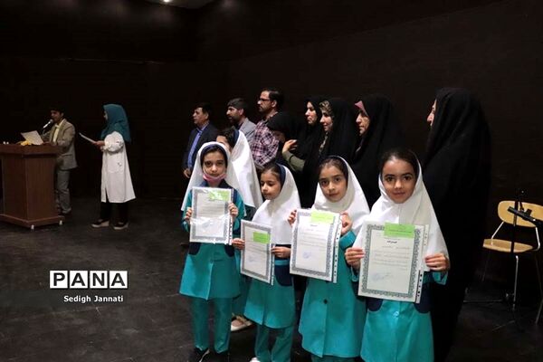 آیین تقدیر از برگزیدگان جشنواره فرهنگی هنری فردا درآباده