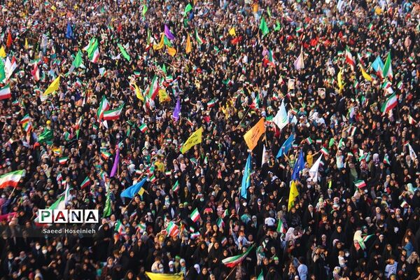 اجتماع هزاران نفری سرود سلام فرمانده در مسجد جمکران -2
